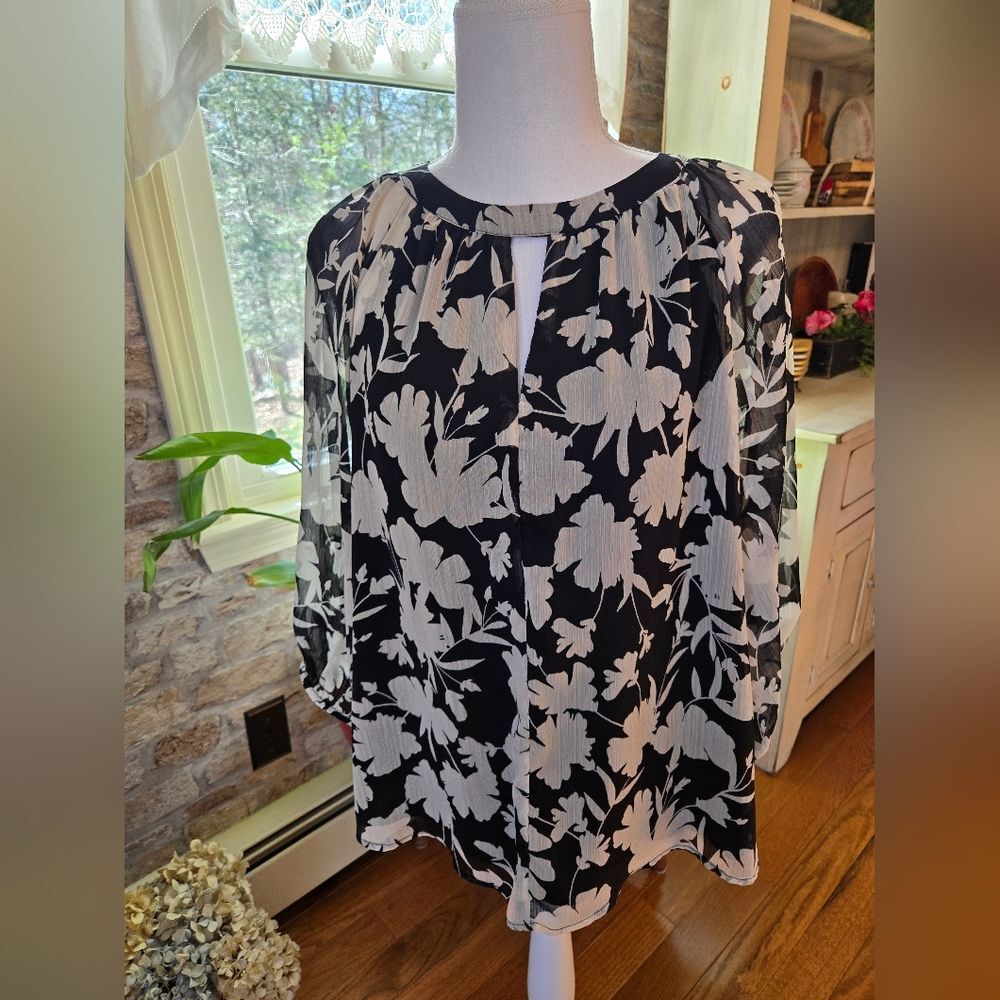 Vince Camuto Black and Cream Floral-Print Blouse